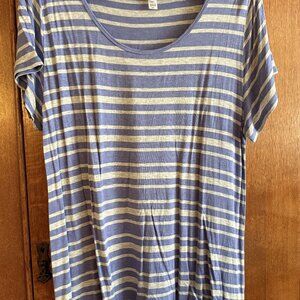 LuLaRoe Classic T,  2XL in a 2 color strip design